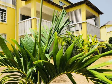 Superb 2 Bedroom/2 Bath Beachfront Condo near Reggae Beach, Ocho Rios