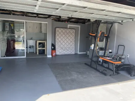 Lovely 4-bedroom house with fitness room, WiFi in Port Richey