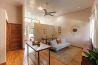 Cozy Apt close by good coffee, surf, beach, shops & restaurants