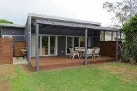 Modern Kiwi Bach, OTP Bach 원 트리 포인트 호텔