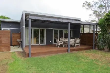 Modern Kiwi Bach, OTP Bach Отели в г. Уан Три Пойнт