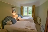 Gardener's Cottage - traditional Scottish property in stunning Glen Lyon Hotel a 