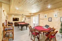 Spacious Log Cabin – Lake Access, Fire Pit & Fun