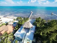 Luxury home with plunge pool, pier and 360 rooftop view just 4 miles south.