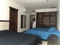 Beautiful big house, near restaurants, unicentro, jardín plaza and more.