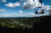 Modern and Stylish Condo with Mountain Views