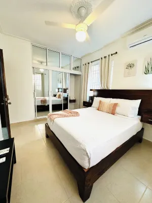 Vacation Family Home-5min from STI airport sleep 6 WiFi +Netflix Отели в г. 