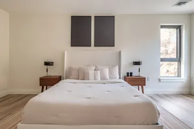 Modern 2 Bedroom 2 Bath Apartment in Heart of Quincy Hotels near United States Naval Shipbuilding Museum & USS Salem