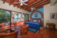 Beachside Casita, new and secure in lovely, quiet north side neighborhood.