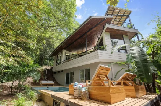 Treehouse Hideaway in Tamarindo Jungle with Pool & Open-Air Living Room