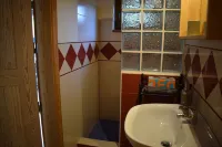 Cozy cottage with 2 terraces Hotels in Alfeizerão