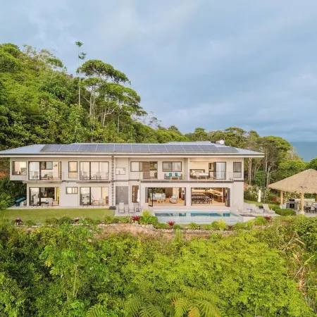 Casa Montaña - Majestic Ocean Views at Dominical Hills Отели в г. Савегре