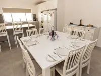 Pantowora Beach Gem. Close to the beach and shops. Hotels in Corlette