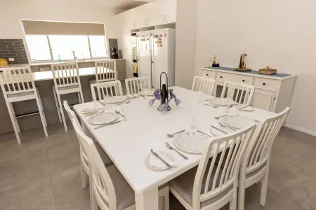 Pantowora Beach Gem. Close to the beach and shops.