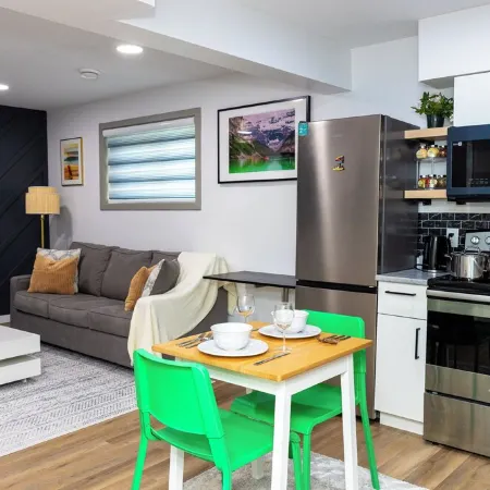 Comfy 2BR Guest Suite in Leduc 12 Mins to YEG Airport