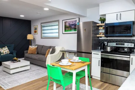 Comfy 2BR Guest Suite in Leduc 12 Mins to YEG Airport