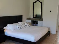 "Luna Beach" Studio Villa Hotels in Bailey Town