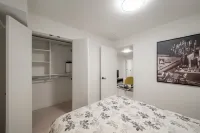 Modern, new suite close to trails, mountains and beaches