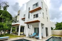 Beautiful 5-Room Villa w/Private Pool in Puerto Morelos — 5 min from the beach!