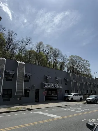 Cabana Hotel Yankee Stadium Отели рядом с достопримечательностью «Зал славы великих американцев»