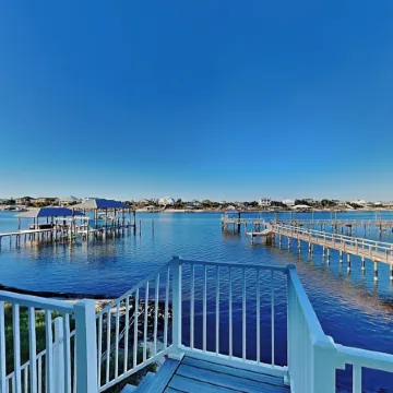 Yacht Harbor House