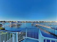 Yacht Harbor House