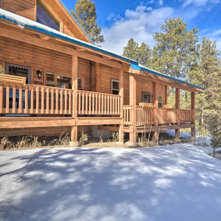 Log Cabin w/ Mountain Views ~ 30 Mi to Pikes Peak!