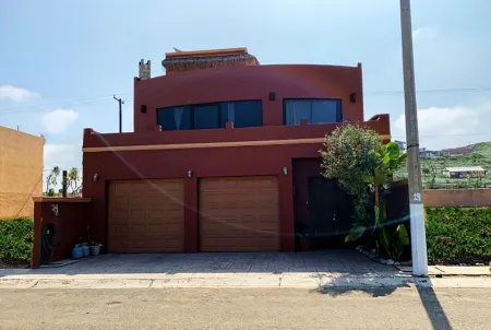 Huge Spectacular Ocean view 5 bedroom Vacation home, gated 24/7 Security