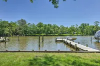 Waterfront Annapolis Cottage Fire Pit and Pier - Pet friendly