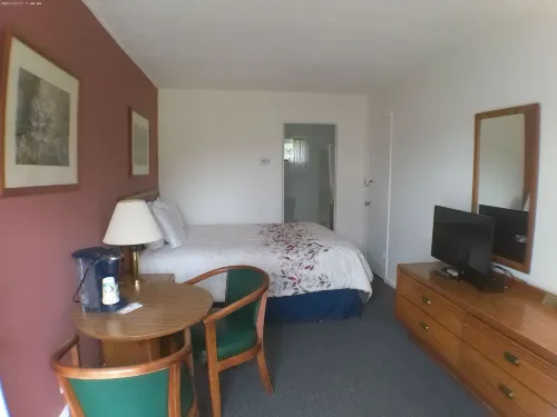 Crystal Lake Resort Hotels in Weldon Township
