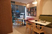 金海鷗酒店（免費機場接送服務） - 早餐
