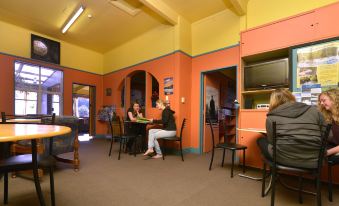Tombstone Motel, Lodge & Backpackers