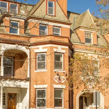 Beacon Inn 1750 Отели рядом с достопримечательностью «Бостонский колледж»