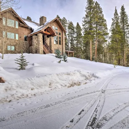 Grand Fraser Escape w/ Private Deck & Hot Tub