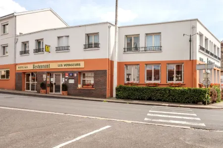 Logis Hôtel les Voyageurs Отели в г. Лезу