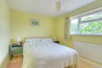 Charlesmead Hotels near The Cobb