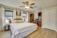 2 Mi to Nicholls State University: Home w/ Yard Hotels in Thibodaux