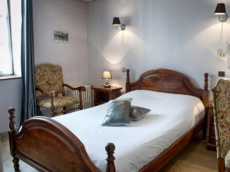 Logis Hôtel de France Отели в г. Бальбен