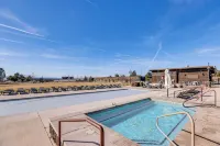 Mountain-view Cabin Near Trails in Powell Butte! - Pools