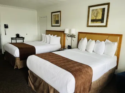 The Pines Country Inn Hotels in Owosso