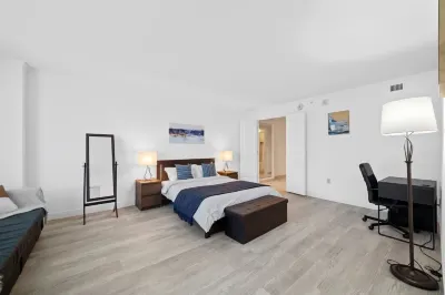2Br/3ba Condo Right Between Hard Rock and Ocean Casino!
