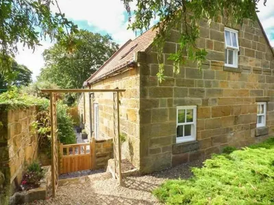 Quakers Cottage Hotels near Runswick Bay