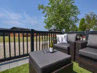 Oakwood 2 @ Pinewood Retreat Hotels in Combpyne Rousdon