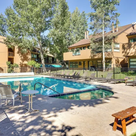 Mountain-view Studio: Top Floor, Private Deck