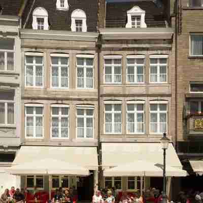 Le Theatre Hotel Exterior