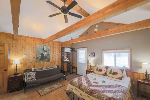 Spruce Cabin Hotels in Talkeetna