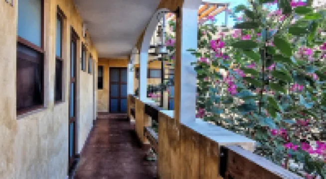 Hotel El Descanso Barrio del Artista