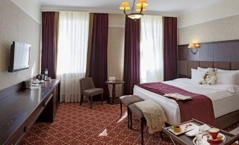 Attache Hotel
