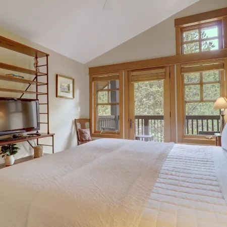 Spacious Town Home, Short Walk to Lifts, Private Hot Tub - 144C by Redawning