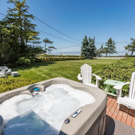 Juan de Fuca Waterfront Hotel & Cottages